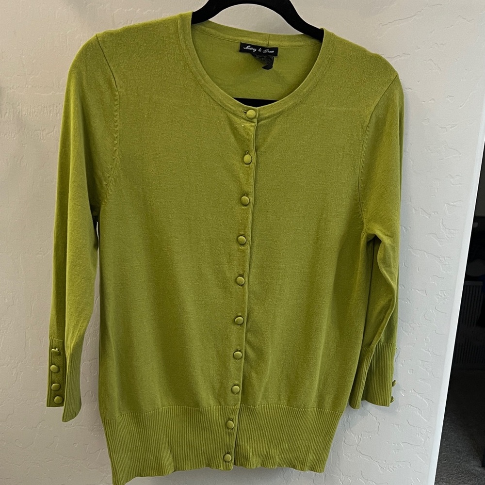 Audrey and Grace green button up 3/4 sleeve cardigan. L pin-up , retro